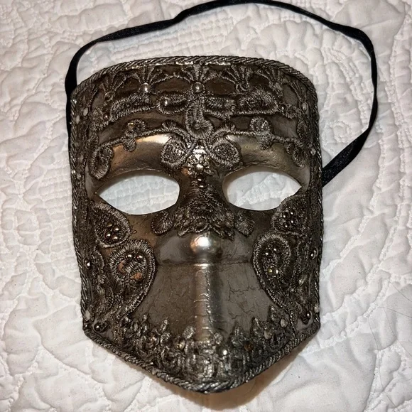 Mardi Gras Mask Silver aluminum style embroidered crystal detail decor mens mask - Picture 4 of 11